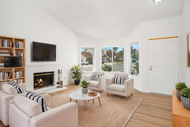 Detail Gallery Image 3 of 47 For 4888 Northerly St, Oceanside,  CA 92056 - 3 Beds | 2 Baths