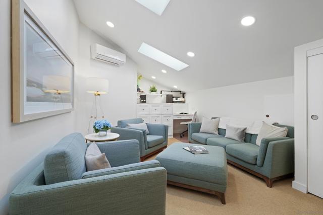 2207 Caminito Cabala, La Jolla CA: https://media.crmls.org/mediaz/6fcc91d4-6f3e-4508-b5d9-033011a4301a.jpg