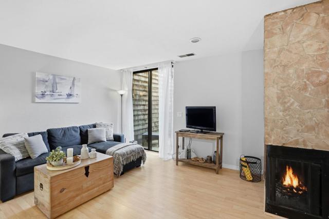 461 Dela Vina Avenue, Monterey CA: https://media.crmls.org/mediaz/6fcc9543-01c0-4d6f-839e-41029ecdbbc5.jpg