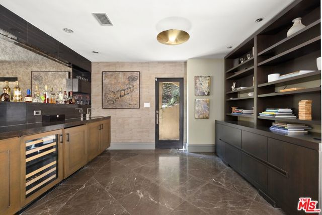 3300 N Knoll Drive, Los Angeles CA: https://media.crmls.org/mediaz/6fcd0e83-9ea6-408e-b55a-b50260f4dd5e.jpg