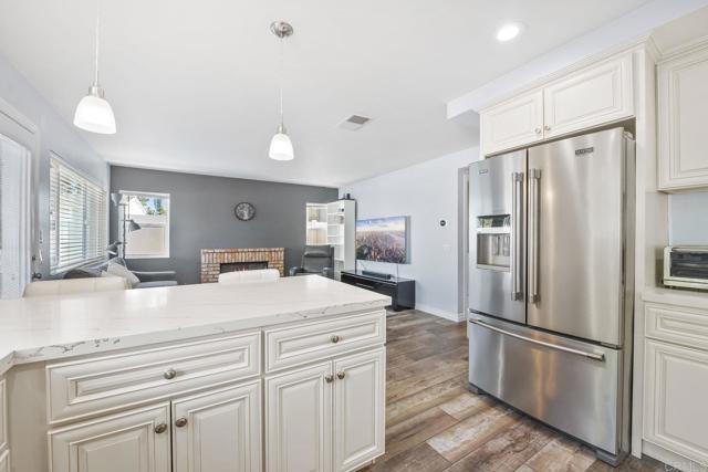 4867 Seascape Drive, Oceanside CA: https://media.crmls.org/mediaz/6fcd1e88-c628-4f0b-b8f9-fbe1a3c812ef.jpg