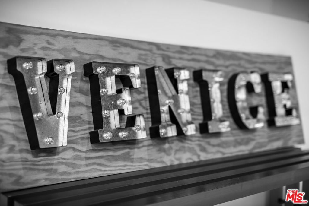https://media.crmls.org/mediaz/6fcd4551-e705-4ab1-ae70-784b15dbc9c2.jpg?preset=X-Large