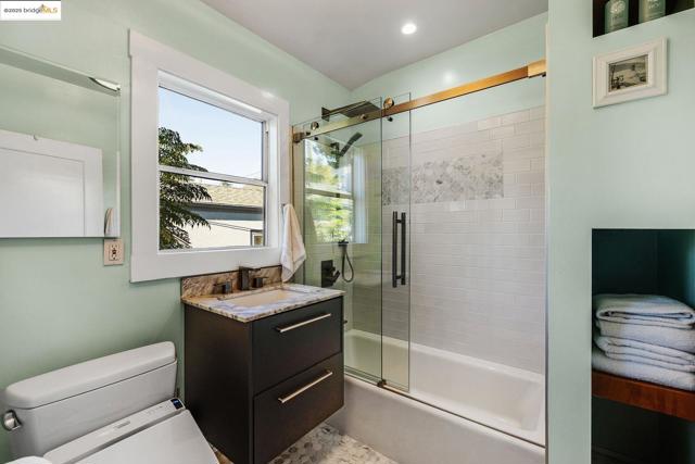 1047 Ranleigh Way, Piedmont CA: https://media.crmls.org/mediaz/6fcd72c0-8abc-4da7-b415-926371759495.jpg