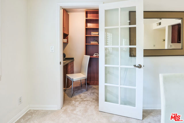 6700 Hillpark Drive, Los Angeles CA: https://media.crmls.org/mediaz/6fcd8281-5e8f-422f-8854-6d2db1f98195.jpg
