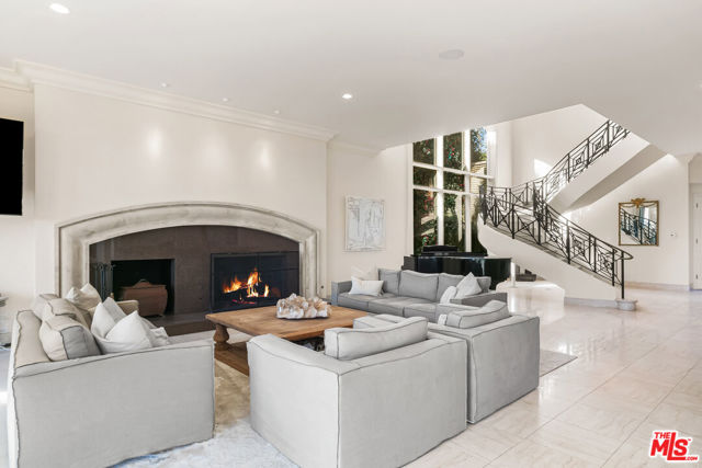 0 Broad Beach Road, Malibu CA: https://media.crmls.org/mediaz/6fcdb134-cdfc-4f95-ba70-7236e22a70fb.jpg