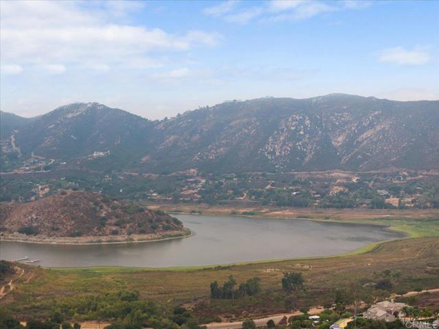 3439 Via Loma Vista, Escondido CA: https://media.crmls.org/mediaz/6fceb769-7082-4c03-b2e8-de7d9572e841.jpg