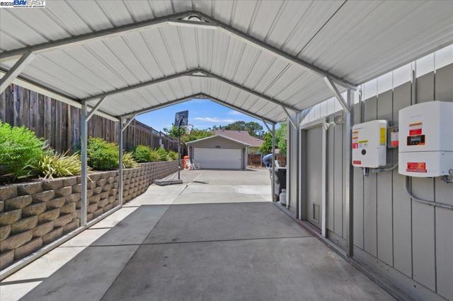 335 Beverly St, Livermore CA: https://media.crmls.org/mediaz/6fceba1e-6bb1-4864-90e6-6e47e099336c.jpg