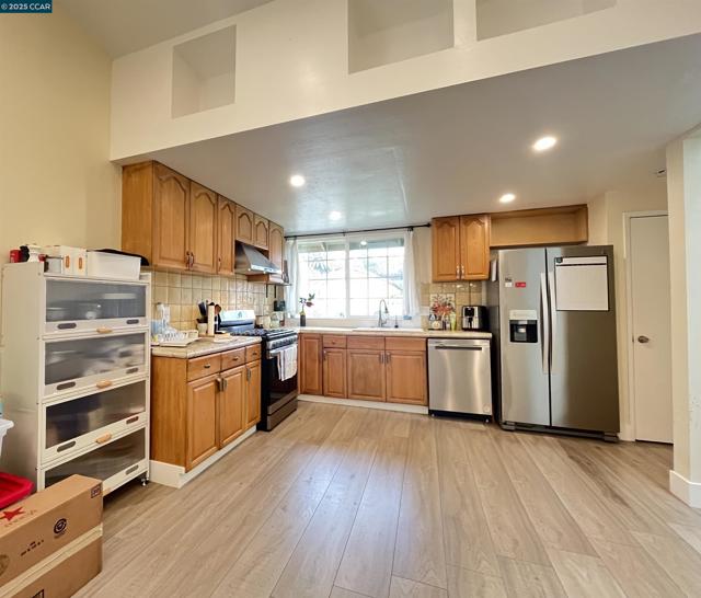 120 Bonita Ct, Rodeo CA: https://media.crmls.org/mediaz/6fcf249b-95e5-481b-afee-6fa8f5e64da1.jpg