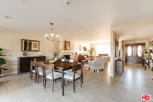 4837 Round Top Drive, Los Angeles CA: https://media.crmls.org/mediaz/6fcf2510-1c4c-4c0b-acee-ed93b56aef8d.jpg