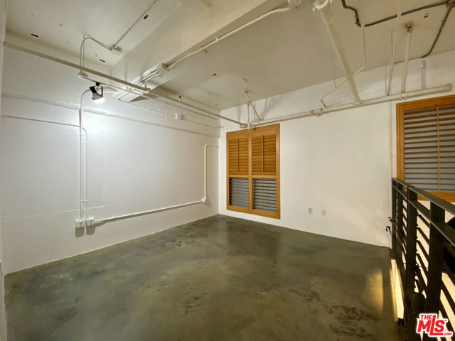 1130 S Flower Street, Los Angeles CA: https://media.crmls.org/mediaz/6fcf7a08-ba8d-4c05-afd3-4b6a0f7ac49a.jpg