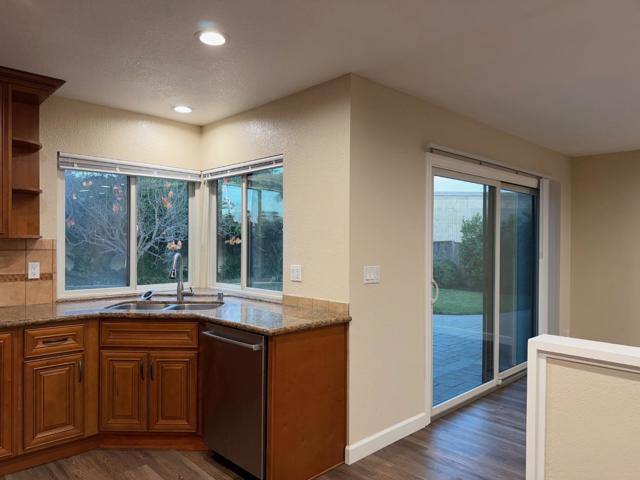 1264 Brookings Lane, Sunnyvale CA: https://media.crmls.org/mediaz/6fd0d78b-d242-4584-816f-89244a9b98a6.jpg
