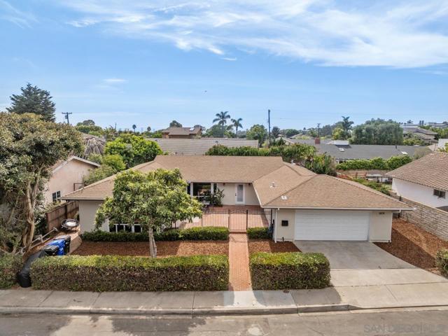 8874 La Jolla Scenic Dr N, La Jolla CA: https://media.crmls.org/mediaz/6fd106e4-37fa-49b5-b844-ac6610a26de8.jpg