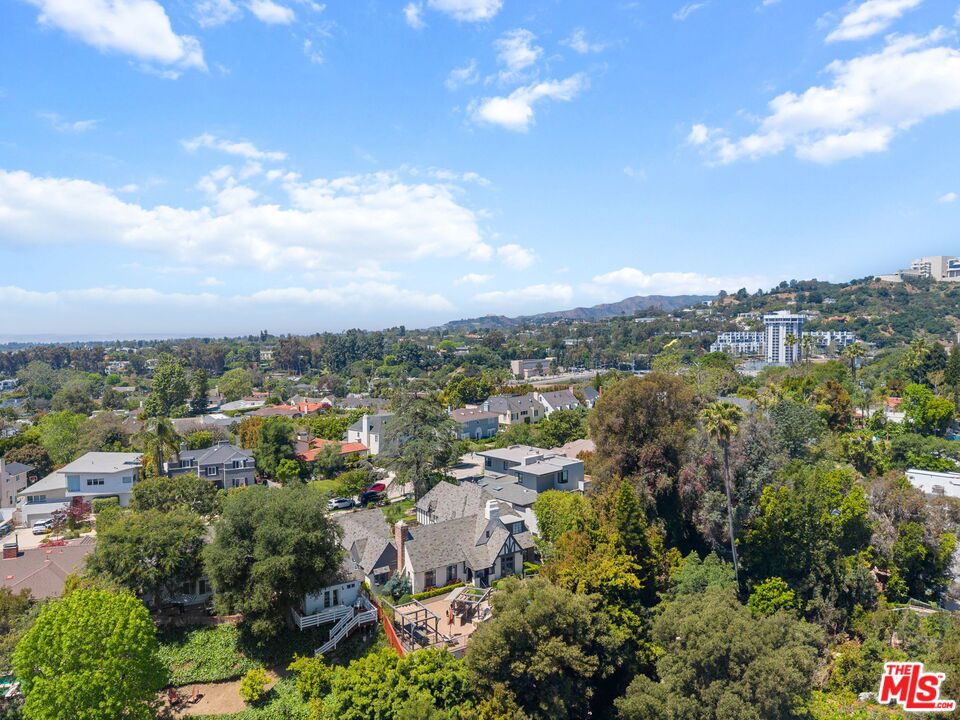 https://media.crmls.org/mediaz/6fd13cd3-997c-433a-a0d4-13bb41659c1a.jpg?preset=X-Large