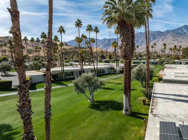 209 Desert Lakes Drive, Palm Springs CA: https://media.crmls.org/mediaz/6fd184c8-55ef-43cc-a02f-550d1470bd74.jpg