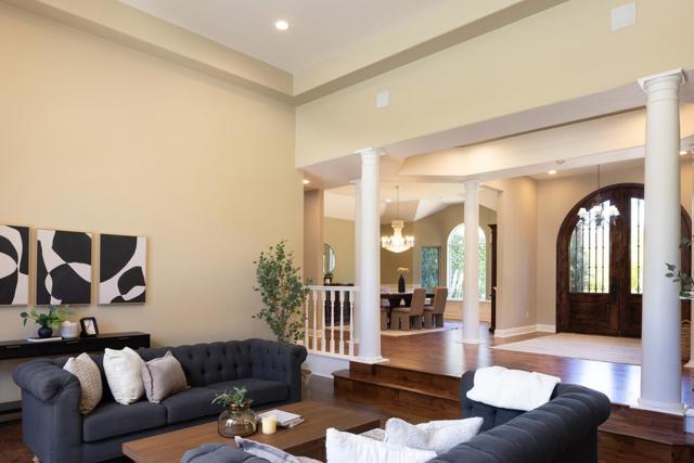 6 Sleepy Hollow Drive, Carmel Valley CA: https://media.crmls.org/mediaz/6fd1bc98-c905-4a5e-a954-0efaa71e9672.jpg