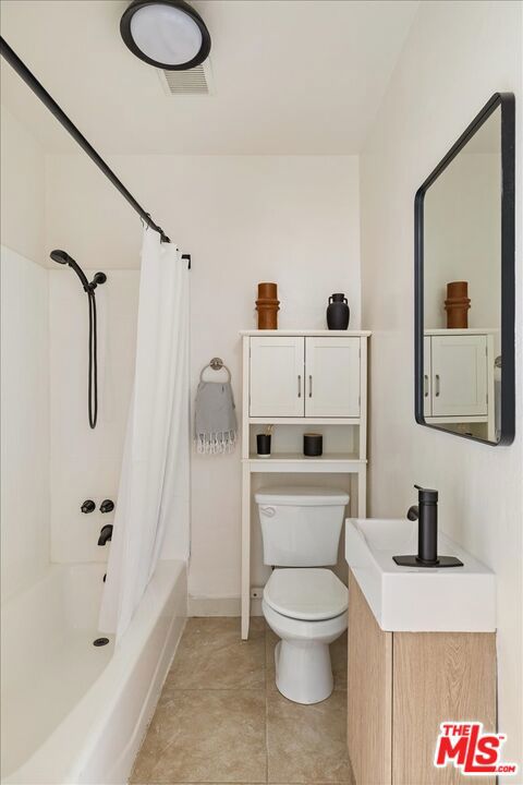 621 Isabel Street, Los Angeles CA: https://media.crmls.org/mediaz/6fd1c2f5-a1f1-458b-9f0c-ef71ab03de5d.jpg