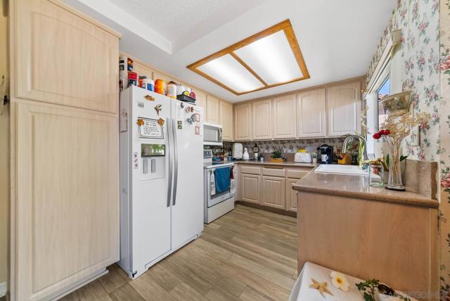 2100 Northshore Drive, Chula Vista CA: https://media.crmls.org/mediaz/6fd1faeb-8524-4445-a0f5-0cf3926cf81a.jpg