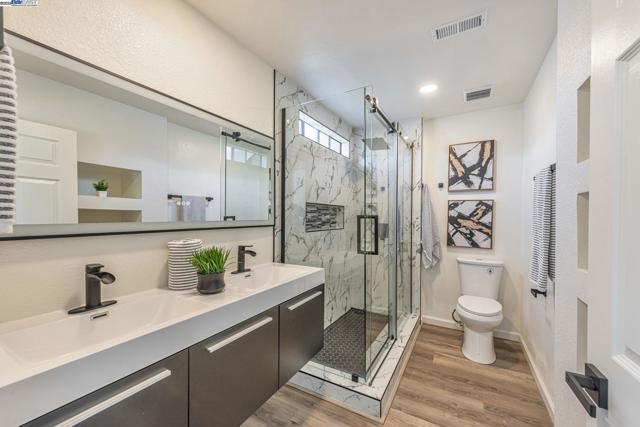 3810 Burton Cmn, Fremont CA: https://media.crmls.org/mediaz/6fd20655-d1a3-4f37-a132-159889598fe9.jpg
