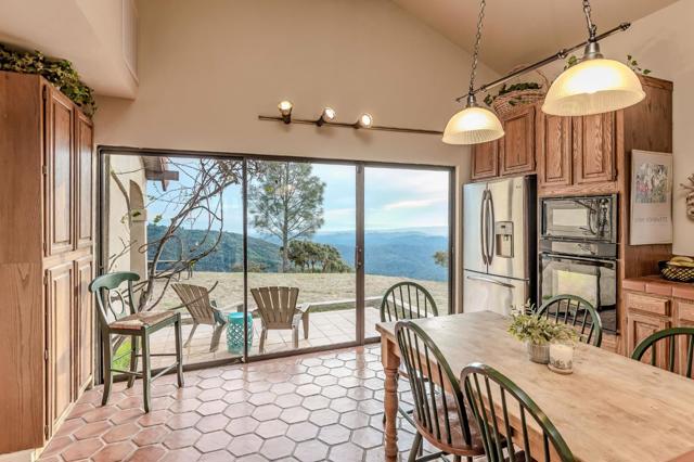 16420 Soda Springs Road, Los Gatos CA: https://media.crmls.org/mediaz/6fd2178f-9afa-4ff9-9b8e-2ef45870222f.jpg