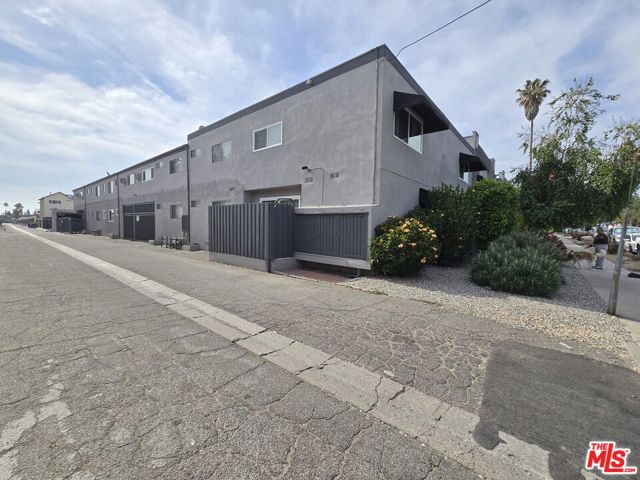 5720 Yolanda Avenue photo 8