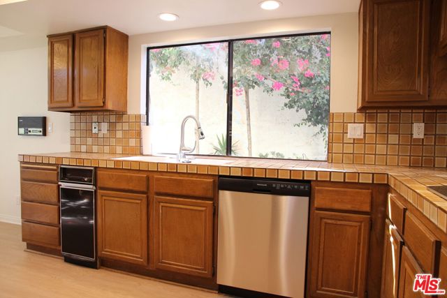 10827 MARIETTA Avenue, Culver City CA: https://media.crmls.org/mediaz/6fd356b8-2fd6-44f9-a194-5f7f8363c3c1.jpg