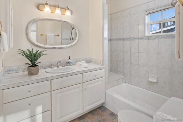 260 H Avenue, Coronado CA: https://media.crmls.org/mediaz/6fd3956a-7514-4f68-853c-45afbf307368.jpg