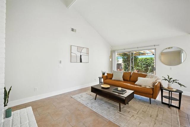 801 Caminito Azul, Carlsbad CA: https://media.crmls.org/mediaz/6fd3d08b-a9a0-4e43-b9b0-29688d857ad7.jpg