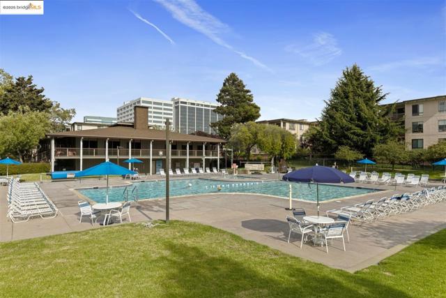2 Commodore DR, Emeryville CA: https://media.crmls.org/mediaz/6fd3d488-922c-4fa4-af6b-c75eb690c286.jpg
