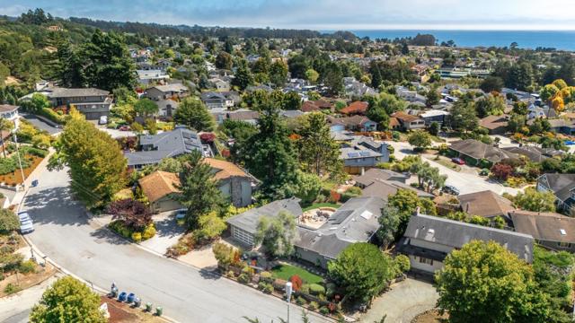 230 Thunderbird Drive, Aptos CA: https://media.crmls.org/mediaz/6fd41e1b-1d6b-4d67-9132-e07ac7d967bb.jpg