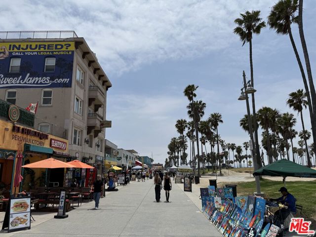 39 Westminster Avenue, Venice CA: https://media.crmls.org/mediaz/6fd49c6e-b41f-47f2-bf3a-048f8fbc479a.jpg