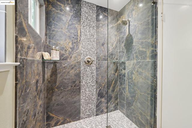 2353 Benham Ct, Walnut Creek CA: https://media.crmls.org/mediaz/6fd4b3ce-d31b-4e70-be40-257668a3fdac.jpg