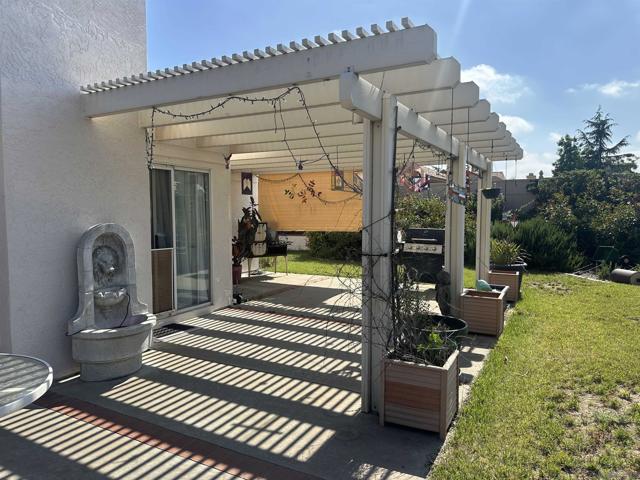 2884 Sage View Dr, Alpine CA: https://media.crmls.org/mediaz/6fd54596-e2cd-49f7-934d-e4bc0463ec94.jpg