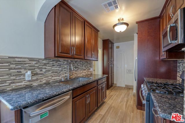 859 S Le Doux Road, Los Angeles CA: https://media.crmls.org/mediaz/6fd5dad3-c97e-4a7f-a4a7-cd5c4fc3dff6.jpg