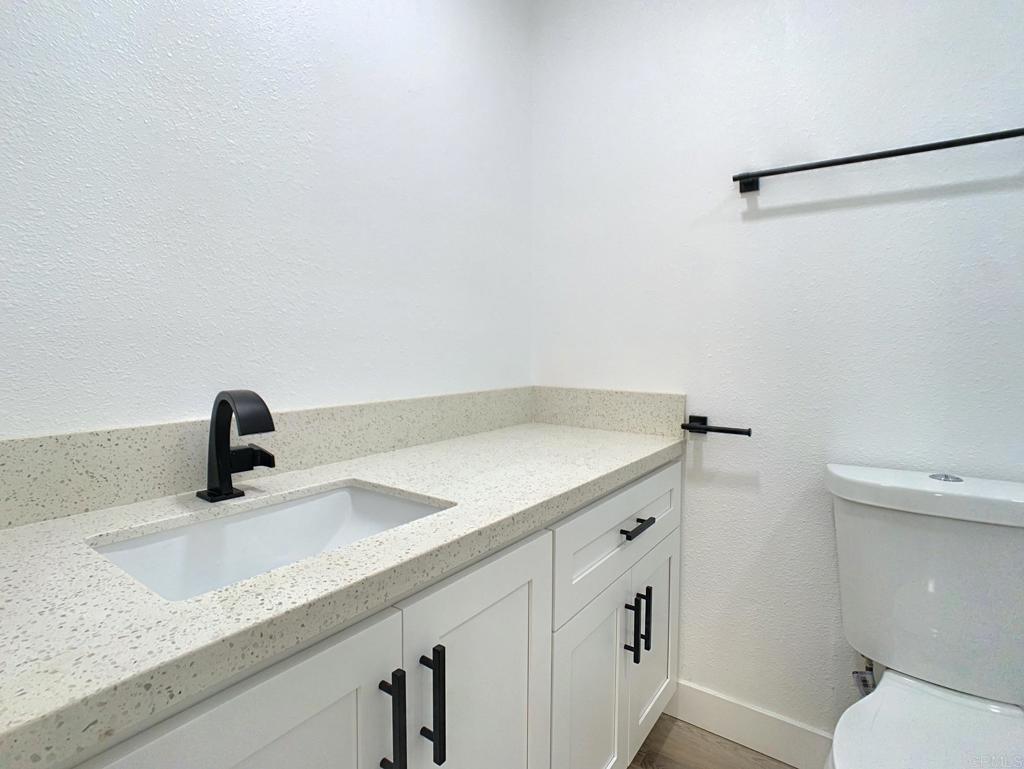 https://media.crmls.org/mediaz/6fd620db-7463-4fe3-b50b-fa9d8928ad57.jpg?preset=X-Large