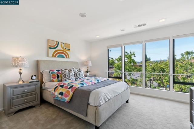 127 Devin Dr, Moraga CA: https://media.crmls.org/mediaz/6fd627d9-aead-49cd-83da-95195de31159.jpg