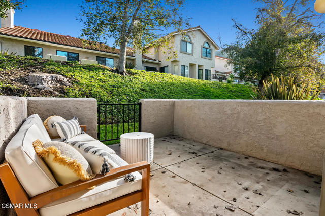 866 Paseo Tosamar, Camarillo CA: https://media.crmls.org/mediaz/6fd64eed-77e2-49df-91ac-2d4dffa74934.jpg