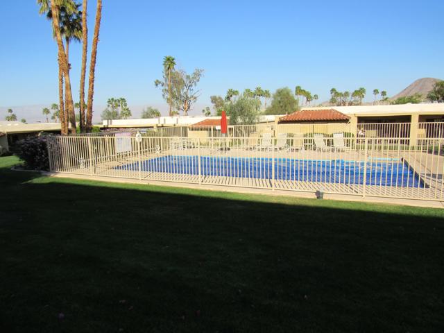 48440 Racquet Lane, Palm Desert CA: https://media.crmls.org/mediaz/6fd66375-4054-42ad-969c-29fbb99c70bb.jpg