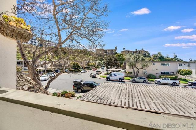 3820 Groton St, San Diego CA: https://media.crmls.org/mediaz/6fd6a8fa-a6cf-417c-b202-c6a2bbf8faf0.jpg