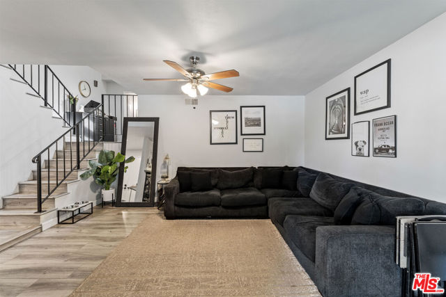 586 Rosewood Avenue, Camarillo CA: https://media.crmls.org/mediaz/6fd70c60-620e-4c2a-ad24-360bf4d8dd03.jpg