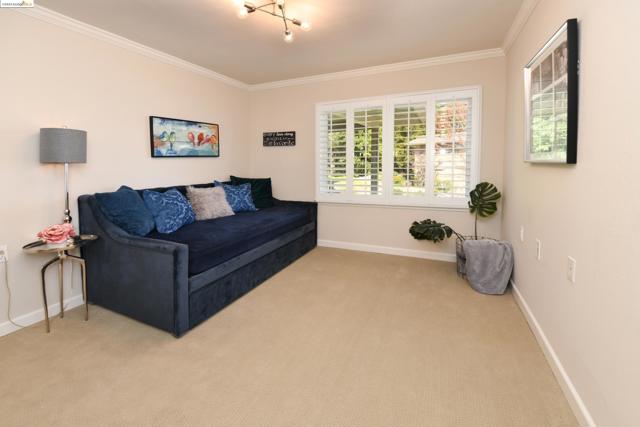 1910 Skycrest Dr, Walnut Creek CA: https://media.crmls.org/mediaz/6fd70caf-9eb2-49b4-8045-f497e1c1a271.jpg
