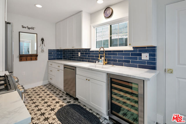 2059 Laurel Canyon Boulevard, Los Angeles CA: https://media.crmls.org/mediaz/6fd8075e-3b48-4ace-9d55-159bca1d3a36.jpg
