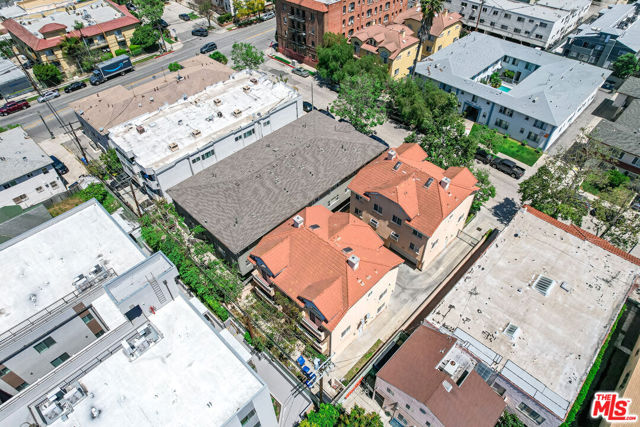 821 S Gramercy Place, Los Angeles CA: https://media.crmls.org/mediaz/6fd83ef2-5a22-44f1-a763-e29bfc5800a2.jpg