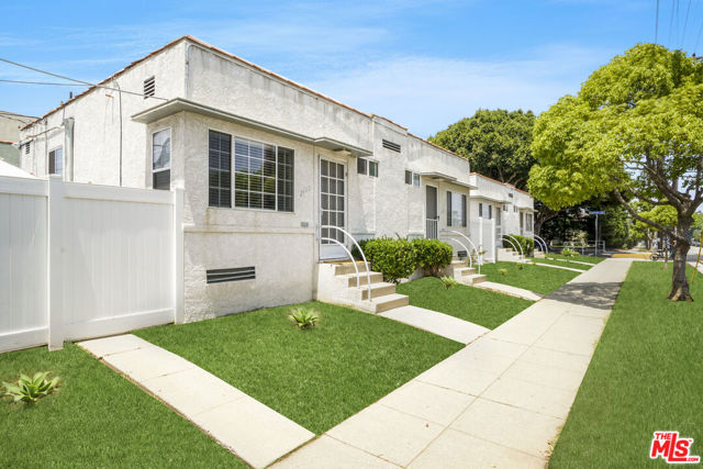 2415 Arizona Avenue, Santa Monica CA: https://media.crmls.org/mediaz/6fd8aa9d-0020-4b13-a704-dc28321c140d.jpg