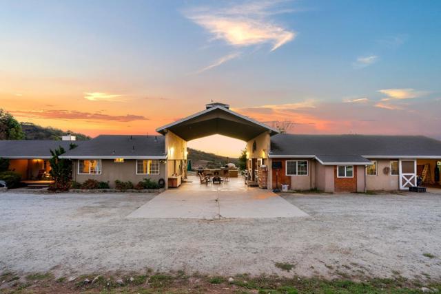 350 San Benancio Road, Salinas CA: https://media.crmls.org/mediaz/6fd8dc6b-e884-4719-9557-c75c729bc6e4.jpg