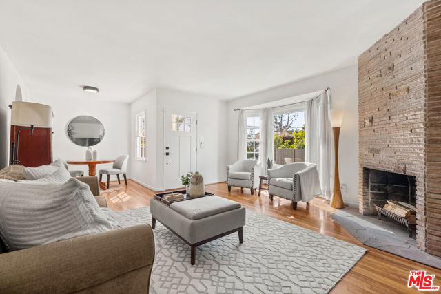4101 Coolidge Avenue, Los Angeles CA: https://media.crmls.org/mediaz/6fd8f37a-de47-4a9d-afc0-bdcac22f456a.jpg