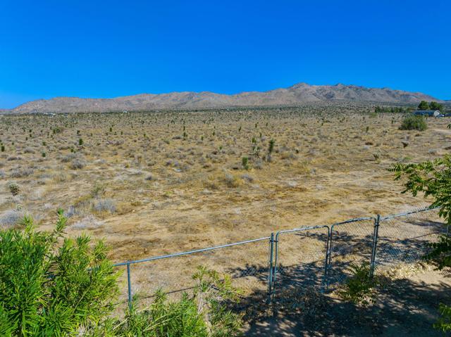 8799 Palomar Avenue, Yucca Valley CA: https://media.crmls.org/mediaz/6fd91eb6-67bd-4371-b3a9-b64f43b8d693.jpg