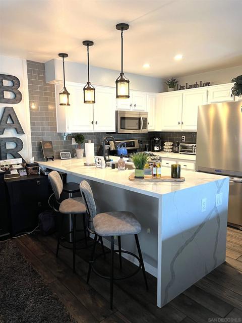 6970 Ballena Way, Carlsbad CA: https://media.crmls.org/mediaz/6fd982a9-a168-45ca-a14a-965660a697f0.jpg