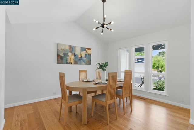 17 Bliss Ct., Pleasant Hill CA: https://media.crmls.org/mediaz/6fd9a49e-69bf-4538-a959-97e2f82a7b42.jpg