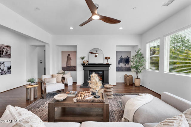 4968 Princess Drive, Agoura Hills CA: https://media.crmls.org/mediaz/6fda258d-171f-413b-9b9e-2a183fe05643.jpg
