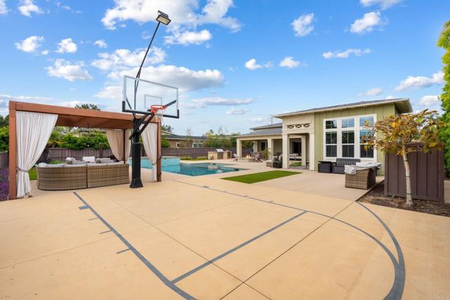 956 Urania Avenue, Encinitas CA: https://media.crmls.org/mediaz/6fdaf7a2-8cf2-4354-9534-7e51aca86468.jpg